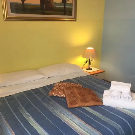 Moon House Bed & Breakfast *
