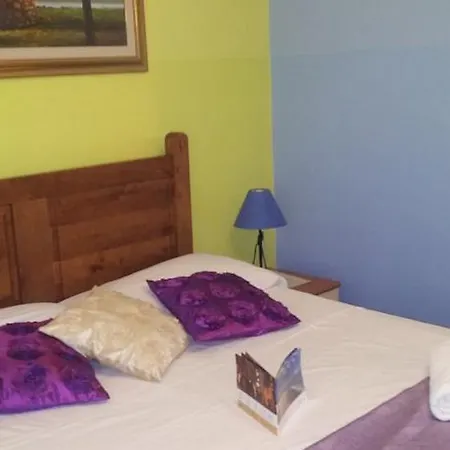 Moon House Bed & Breakfast *